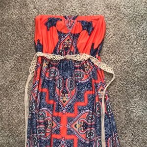 Maxi dress with belt!